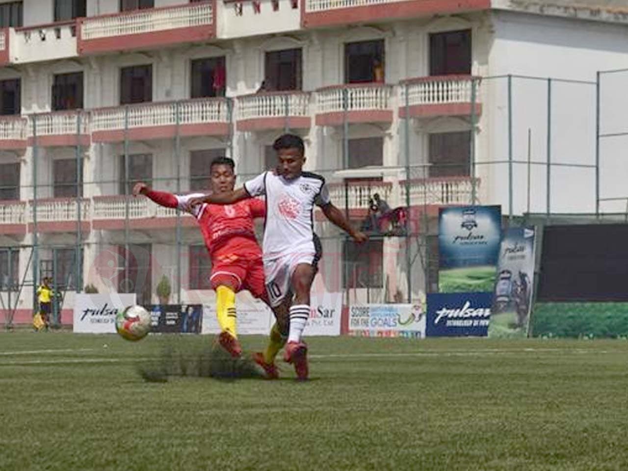 पहिलो हाफमा हिमालयन र एपीएफको बराबरी