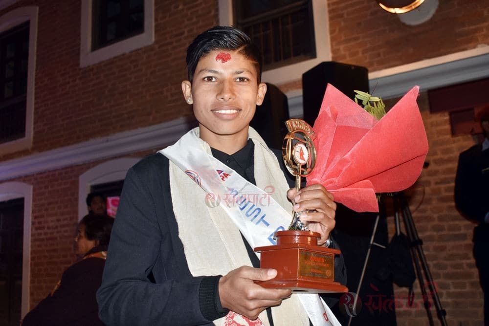 फुटबलमा सावित्रा र पौडीमा गौरिका उत्कृष्ट