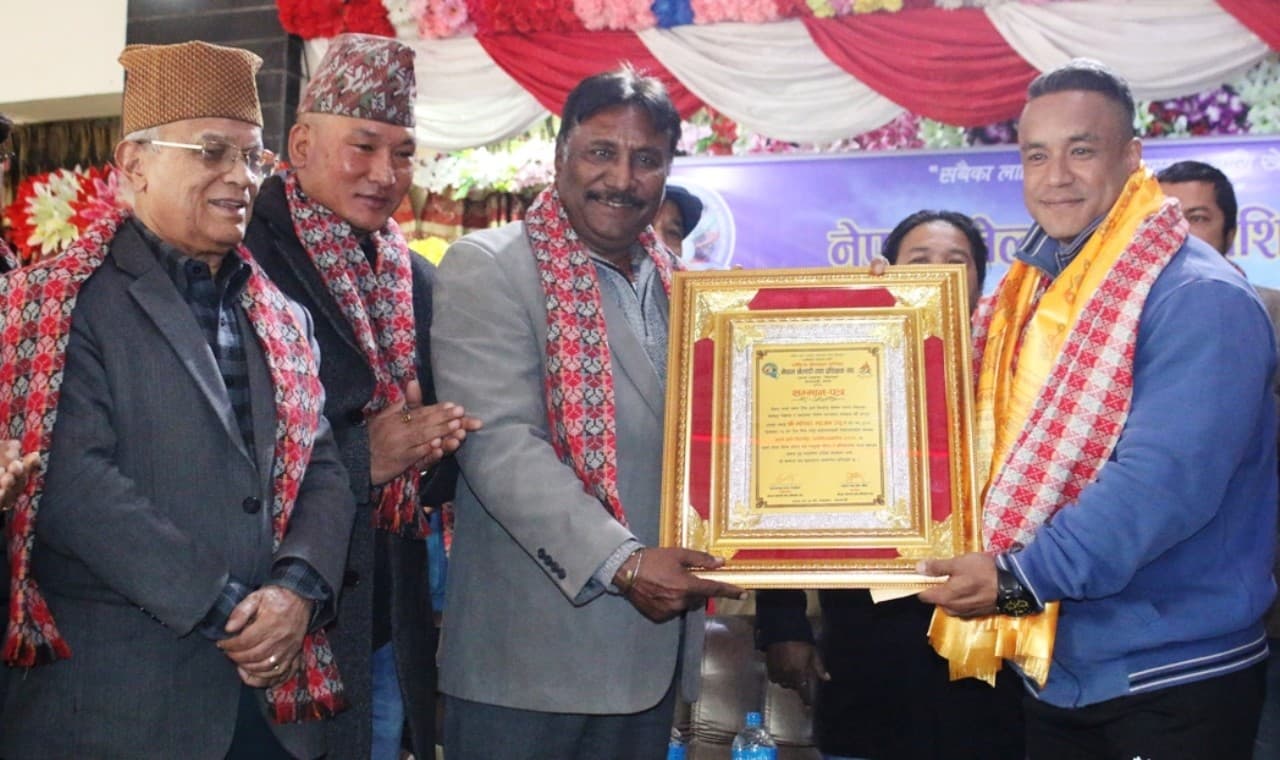 विश्व च्याम्पियन महेश्वर सम्मानित