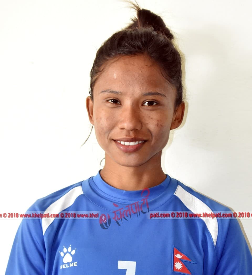 मिडफिल्डर रेनुका सम्मानित