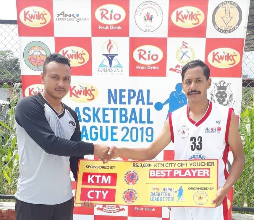 आर्मीद्वारा रोयल पराजित