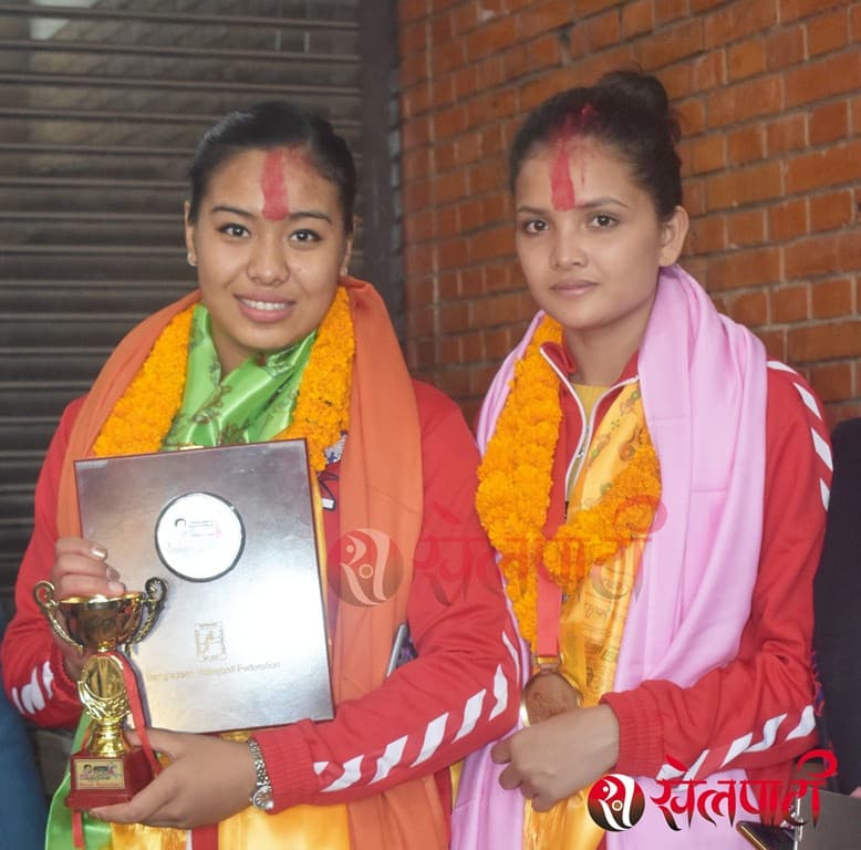 महिला भलिबल टिमलाई प्रधानमन्त्रीको बधाई