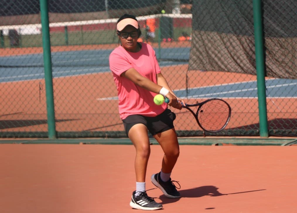 अभिलाषाको विजयी सुरुआत