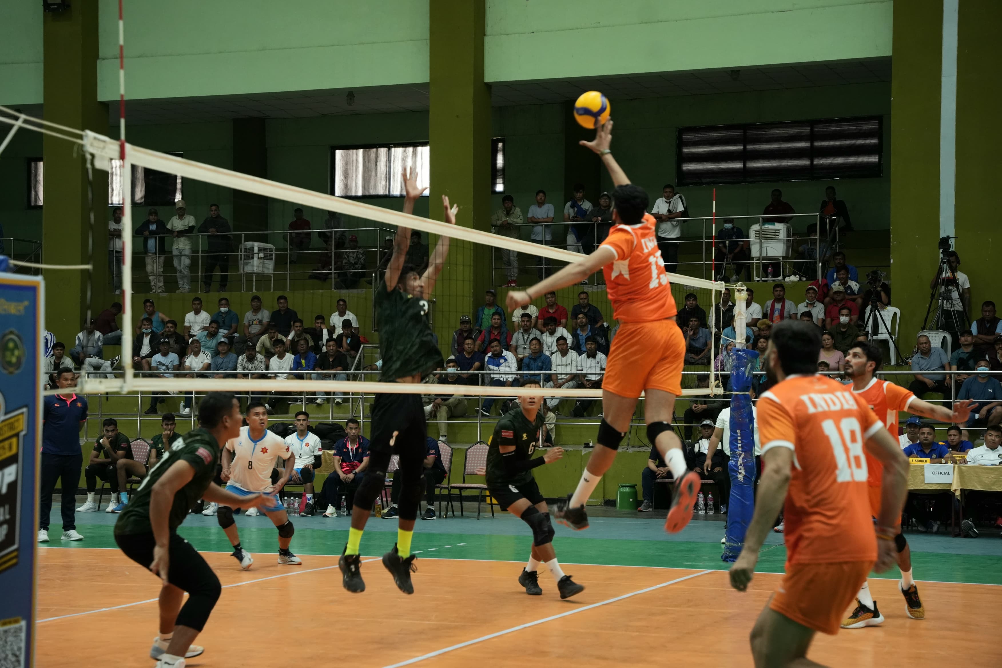 भारतीय टोलीले आर्मीलाई हरायो