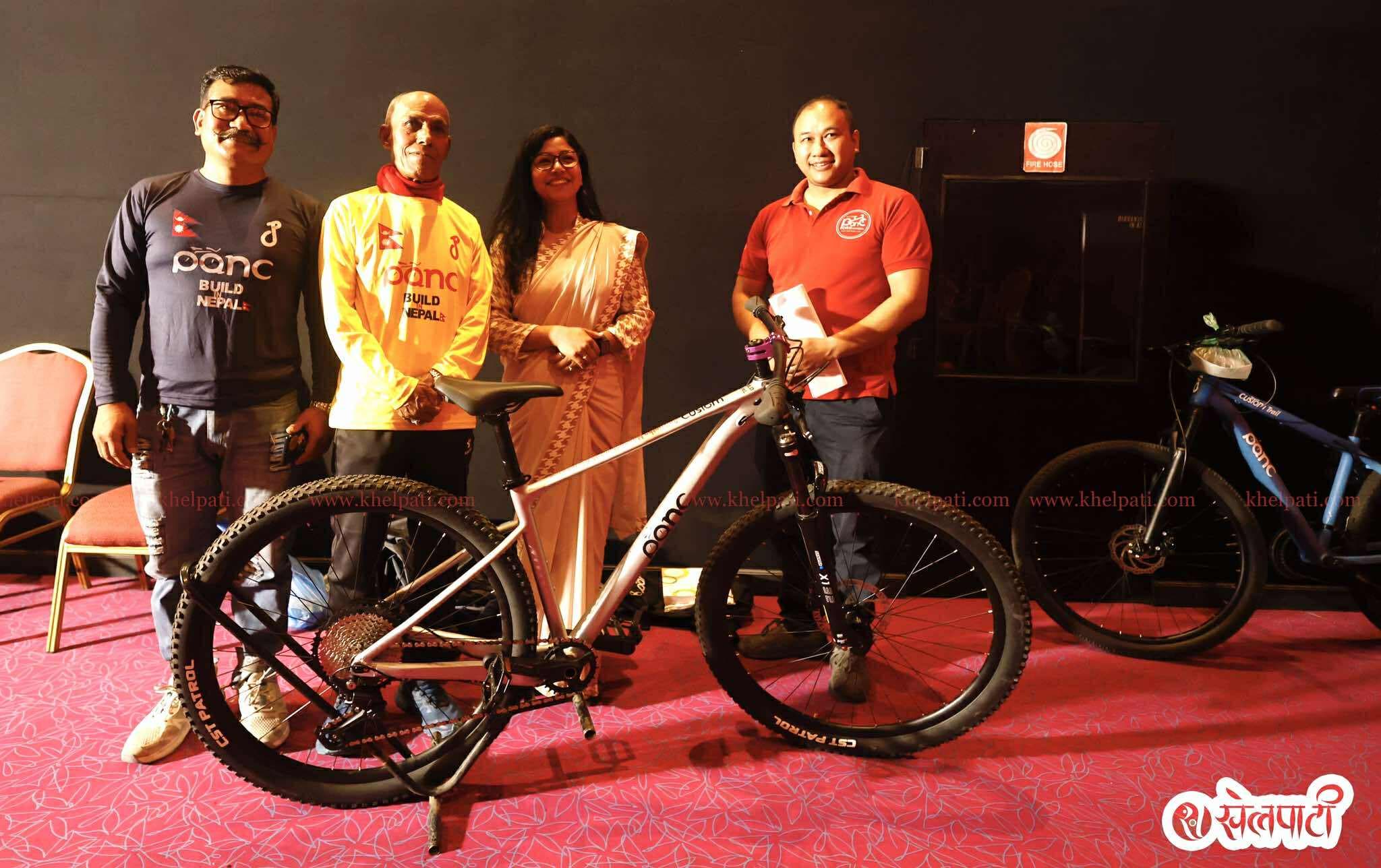 ओलम्पियन वैकुण्ठ मानन्धर सम्मानित