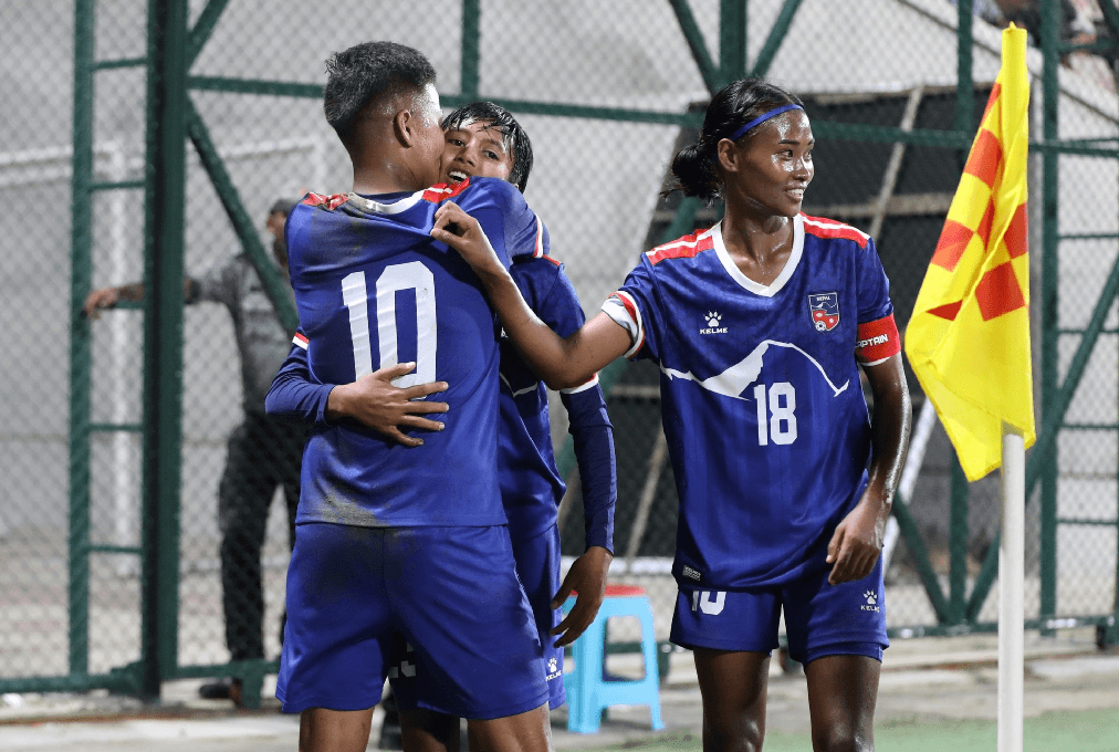 ५ खेल, ३ कप्तान !