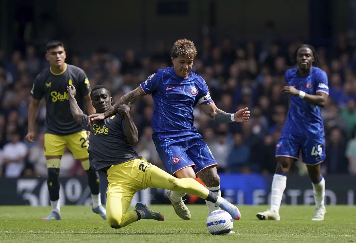 न्यूक्यासल र चेल्सी च्याम्पियन्स लिग होडमा, इप्सविच रेलिगेट