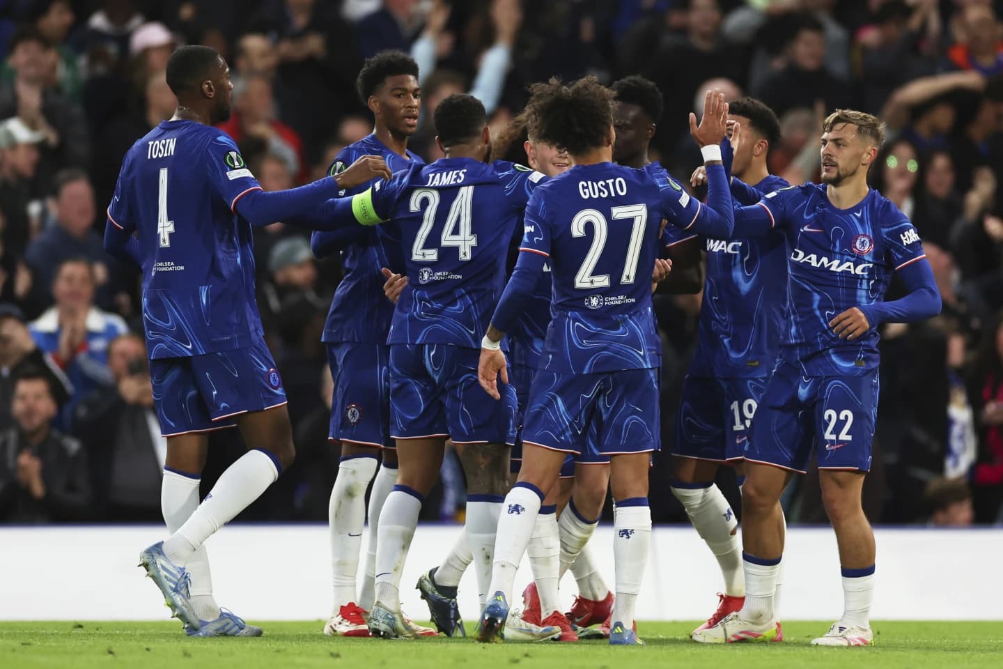 कीर्तिमानी उपाधितर्फ चेल्सी