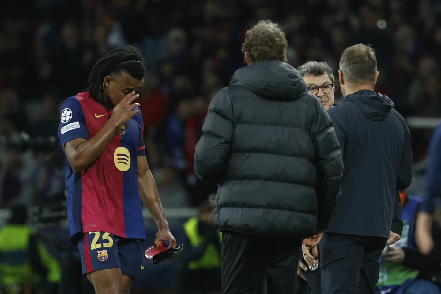 काउन्डे कम्तिमा दुई साता मैदान बाहिर रहने