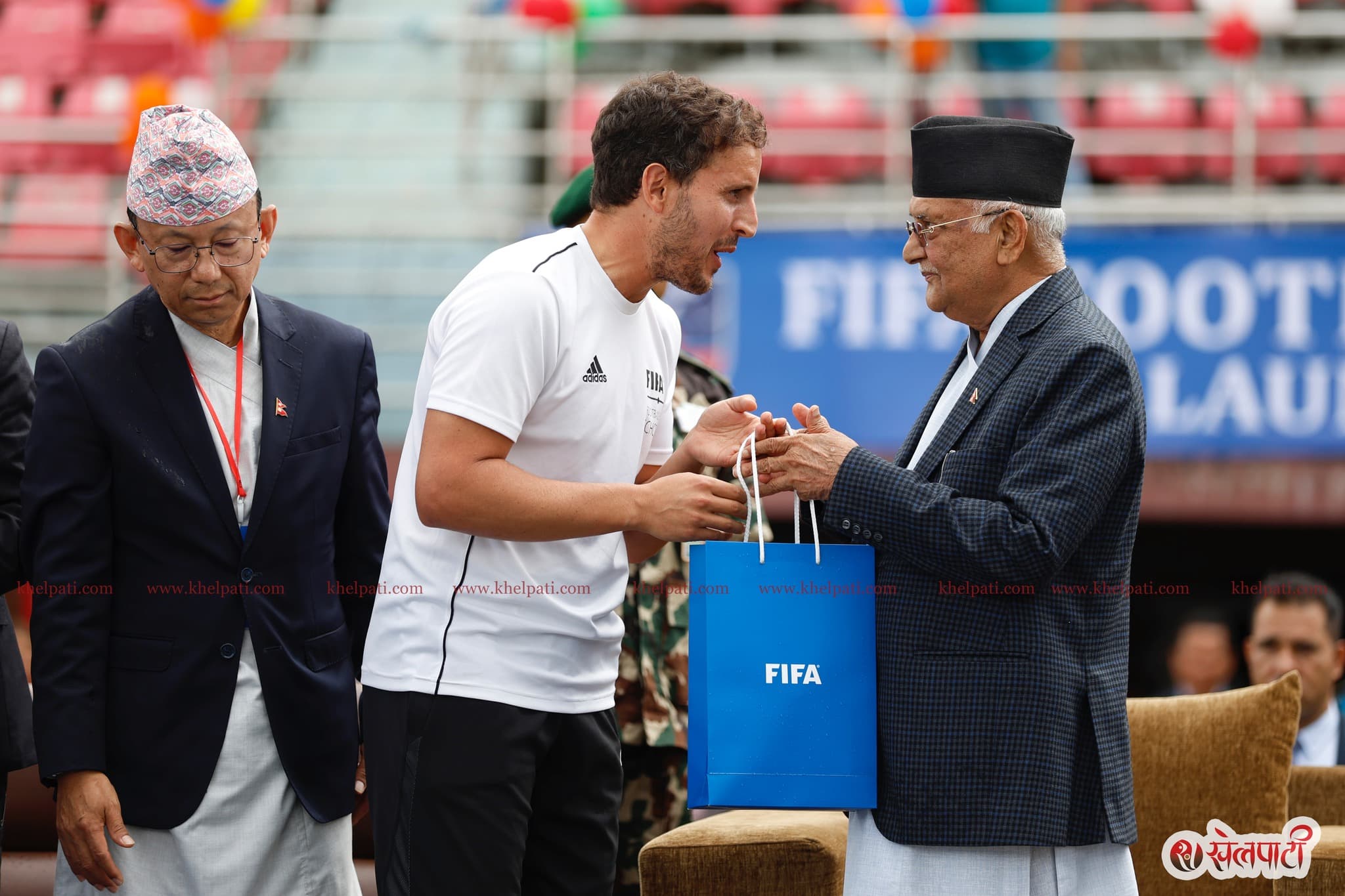 ८० लाख बजेटले मेसी र रोनाल्डो जन्माउने ओलीको सपना !