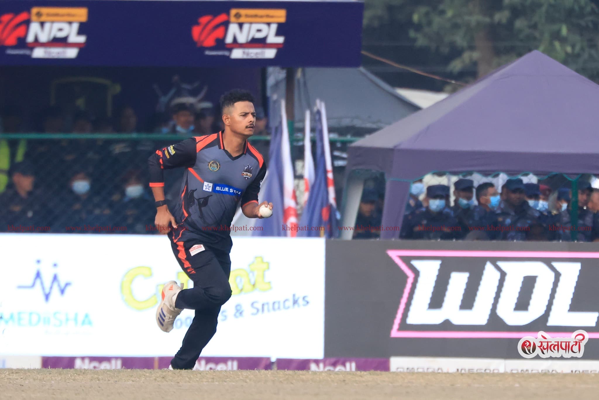 रिजनले लिए एकै ओभरमा दुई विकेट