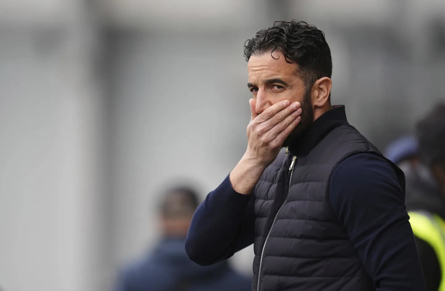 झन् ठूलो दबाबमा अमोरिम