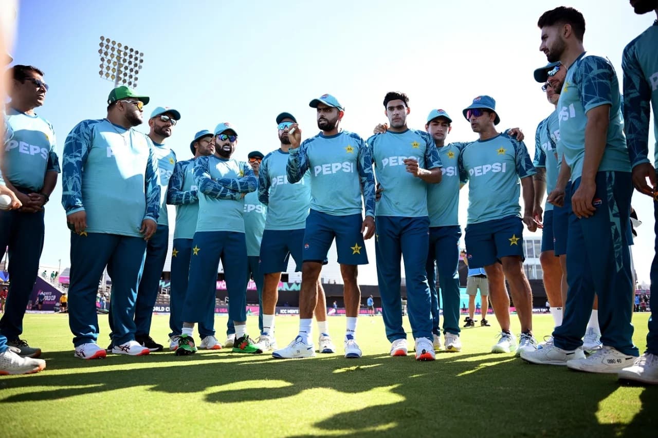 पाकिस्तानविरुद्ध फिल्डिङ गर्दै अमेरिका