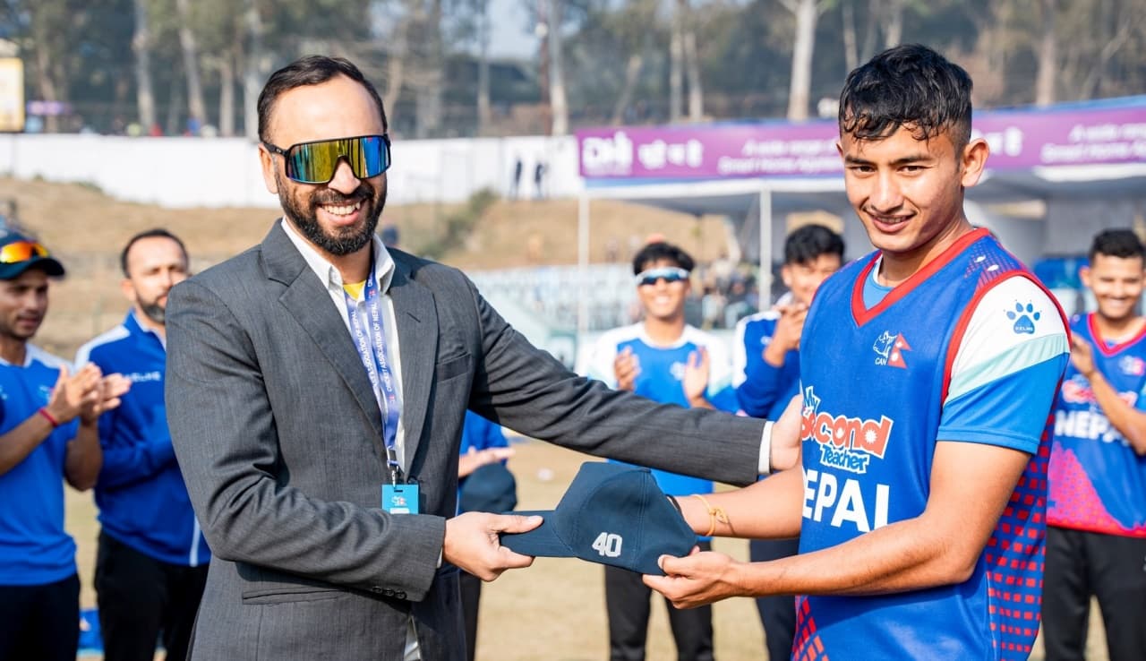 आकाशको डेब्यु, नेपाल फिल्डिङमा