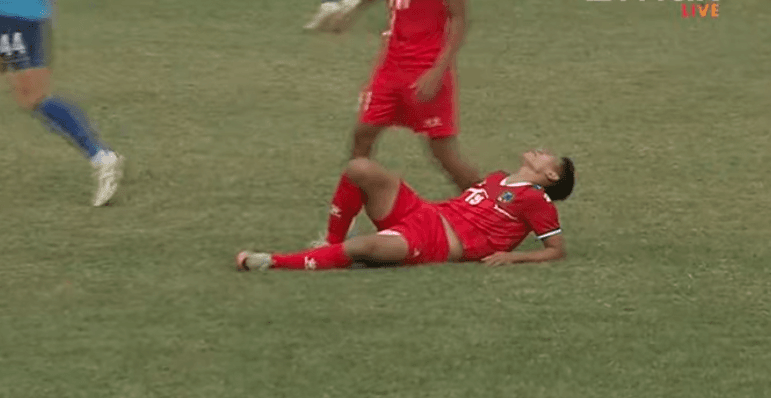 आशिष्  कम्तीमा एक वर्ष मैदान बाहिर रहने