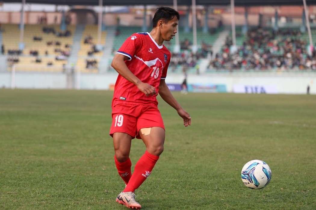 खुट्टा भाँचिएका आशिषकाे उपचार खर्च एन्फाले बेहोर्ने