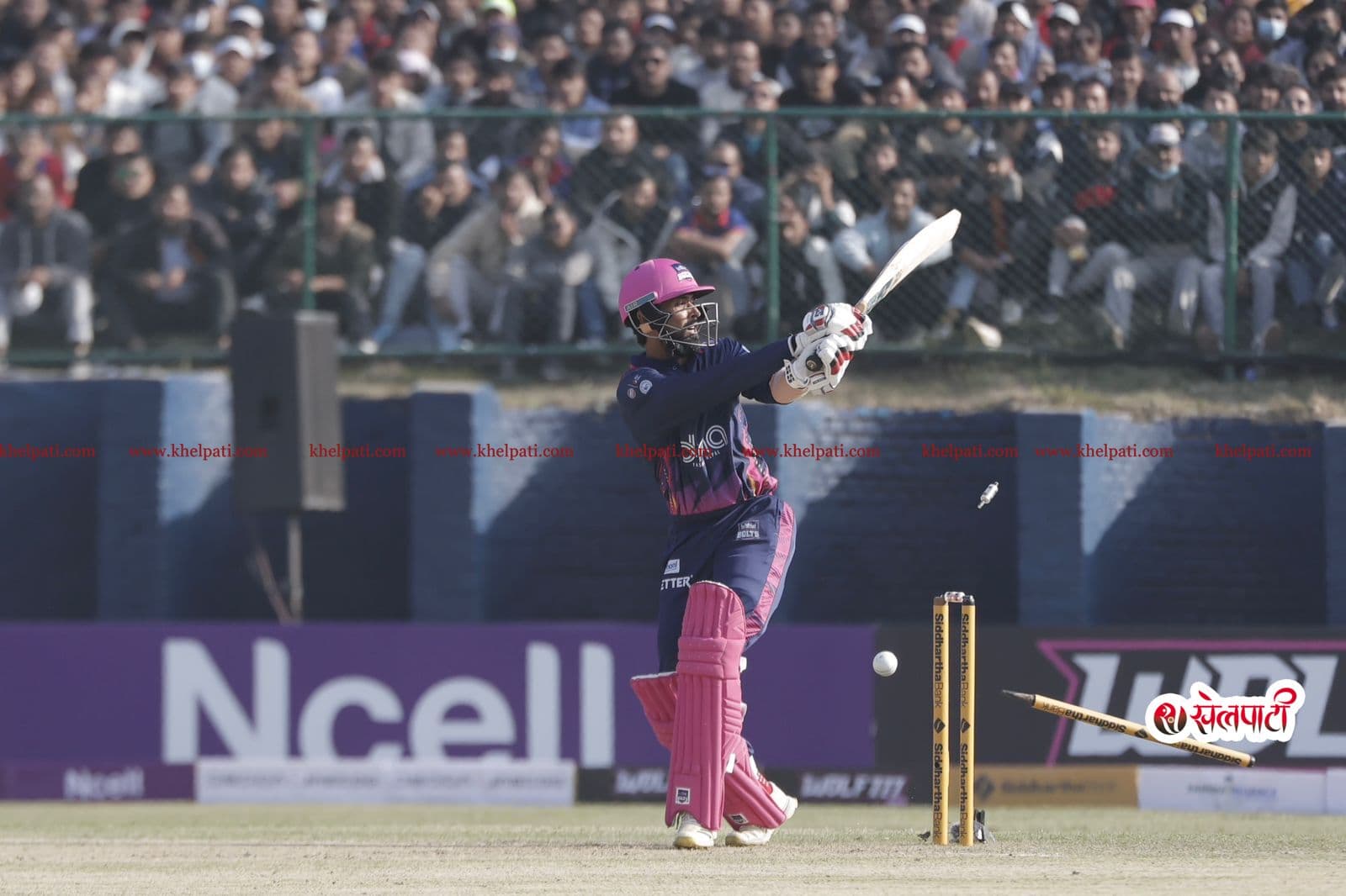 जनकपुरले गुमायो तीन विकेट