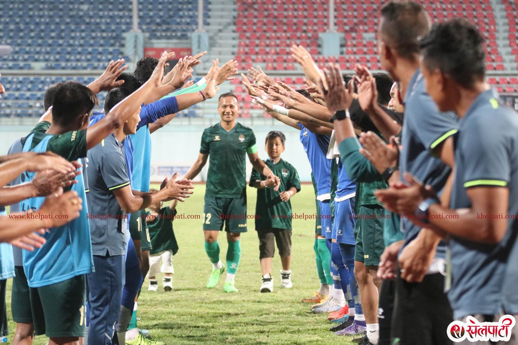 आर्मीका दीपकद्वारा सन्यास