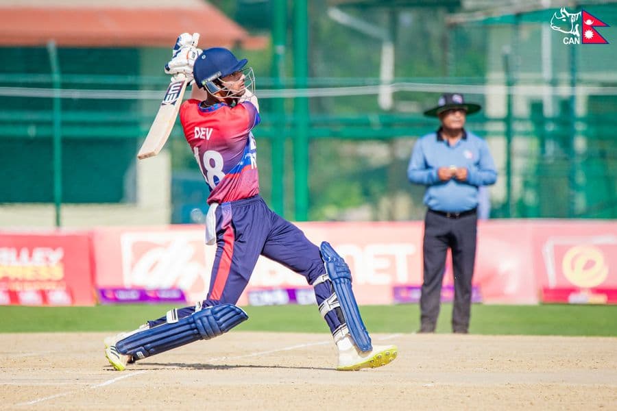 अर्धशतक बनाउन चुके देव