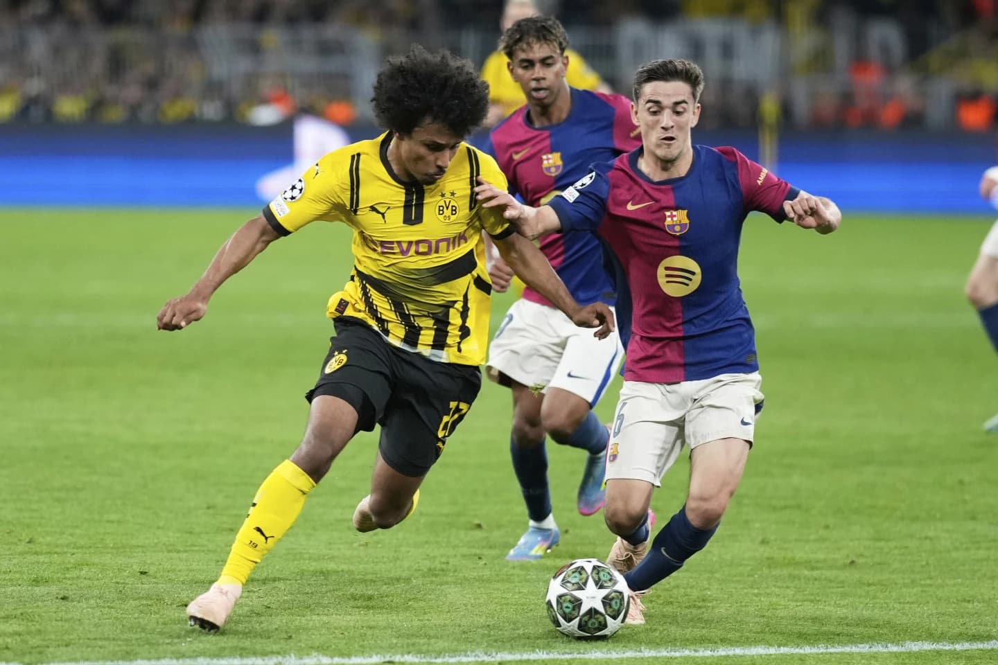 हारेर सेमिफाइनल पुगेको बार्सिलोना