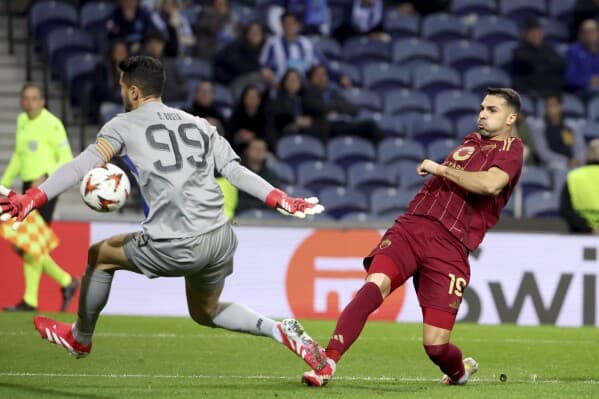 मोउरिन्होको फेनेरबाचे युरोपा लिगको अन्तिम १६ को संघारमा