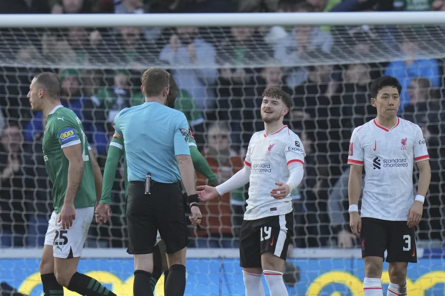 अप्रत्याशित हार बेहोर्दै एफए कपबाट बाहिरियो लिभरपुल