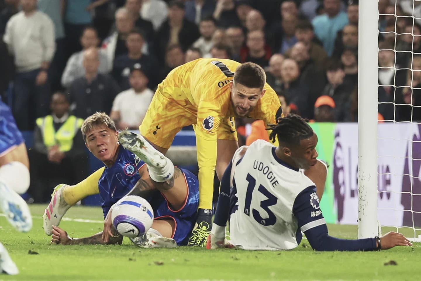 चर्काचर्कीपूर्ण खेलमा १० वटा पहेंलो कार्ड, दुई गोल भिएआरले अस्वीकृत