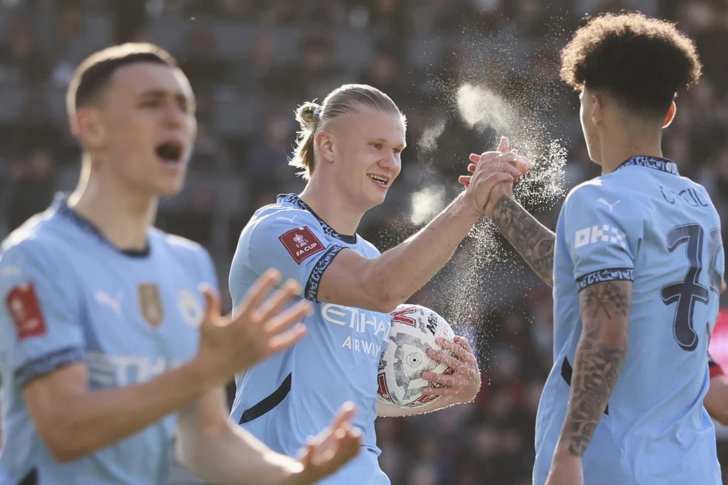 हालान्ड कम्तीमा सात हप्ता मैदान बाहिर रहने