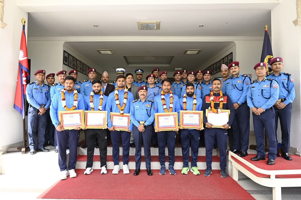 पुलिसमा आबद्द राष्ट्रिय क्रिकेट टिमका खेलाडी सम्मानित  