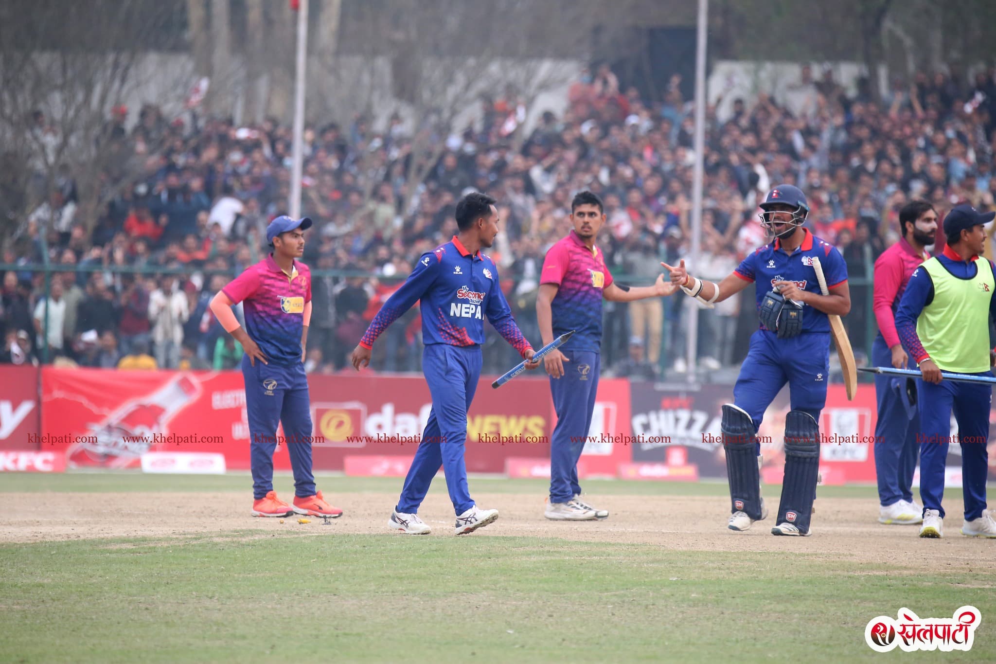 नेपाल र युएई भिड्दै