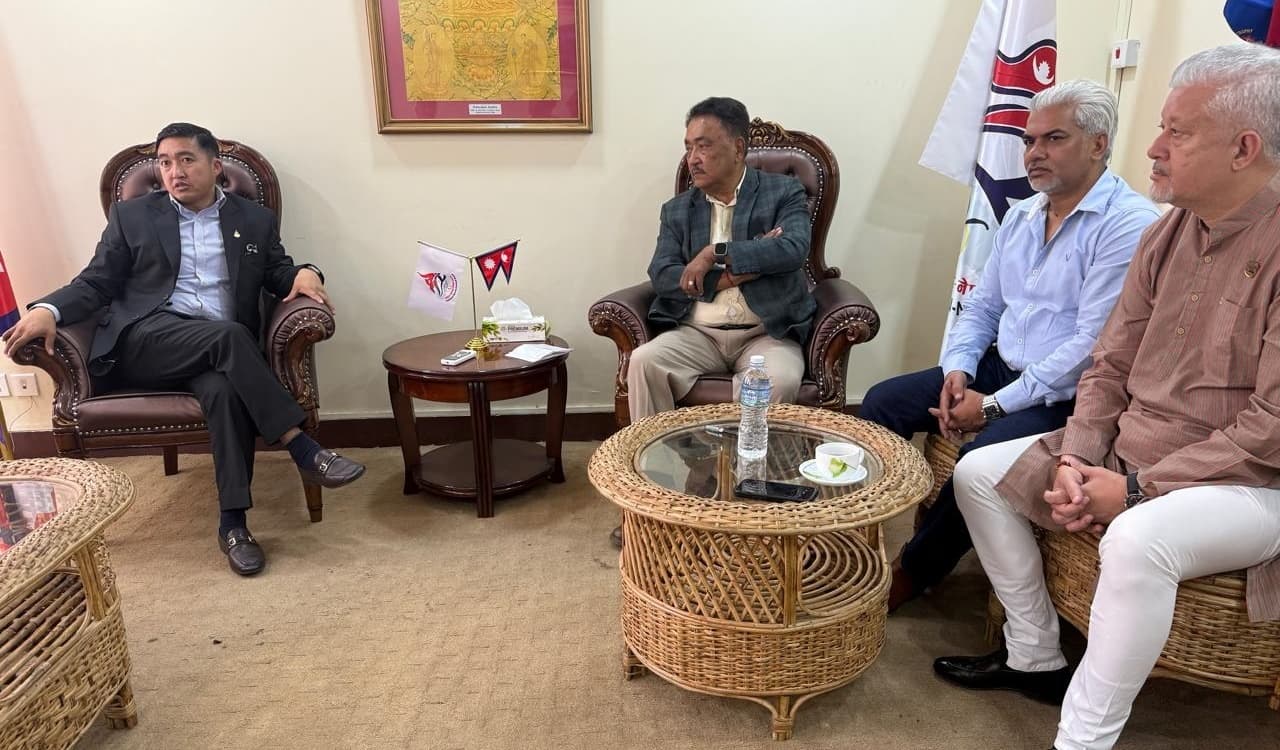 सदस्य सचिवसँग कार्यालयमै पुगेर तदर्थ समितिको भेट