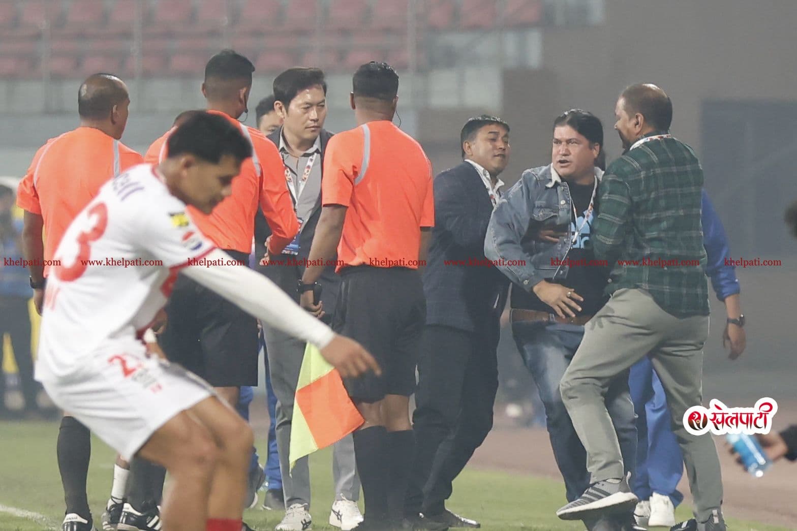 रेफ्री कुट्न झम्टिएका पोखराका सुन्दरलाई रंगशाला प्रवेशमा निषेध !