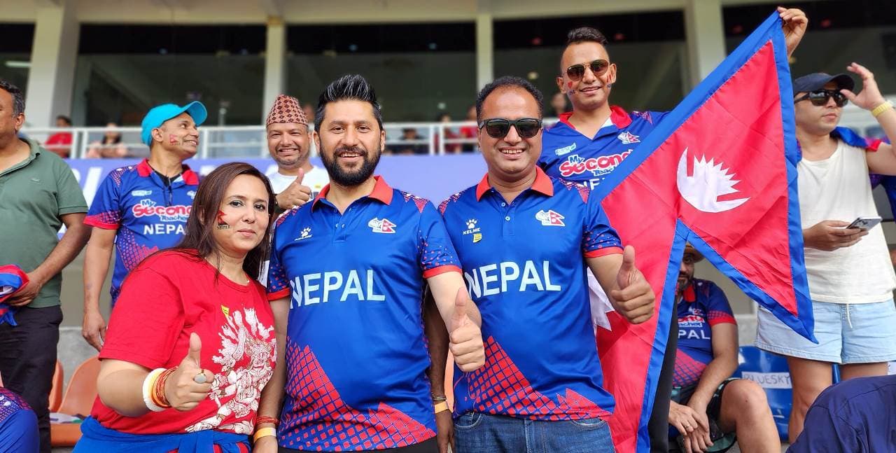 समर्थक बनेर खेलाडीलाई हौसला 