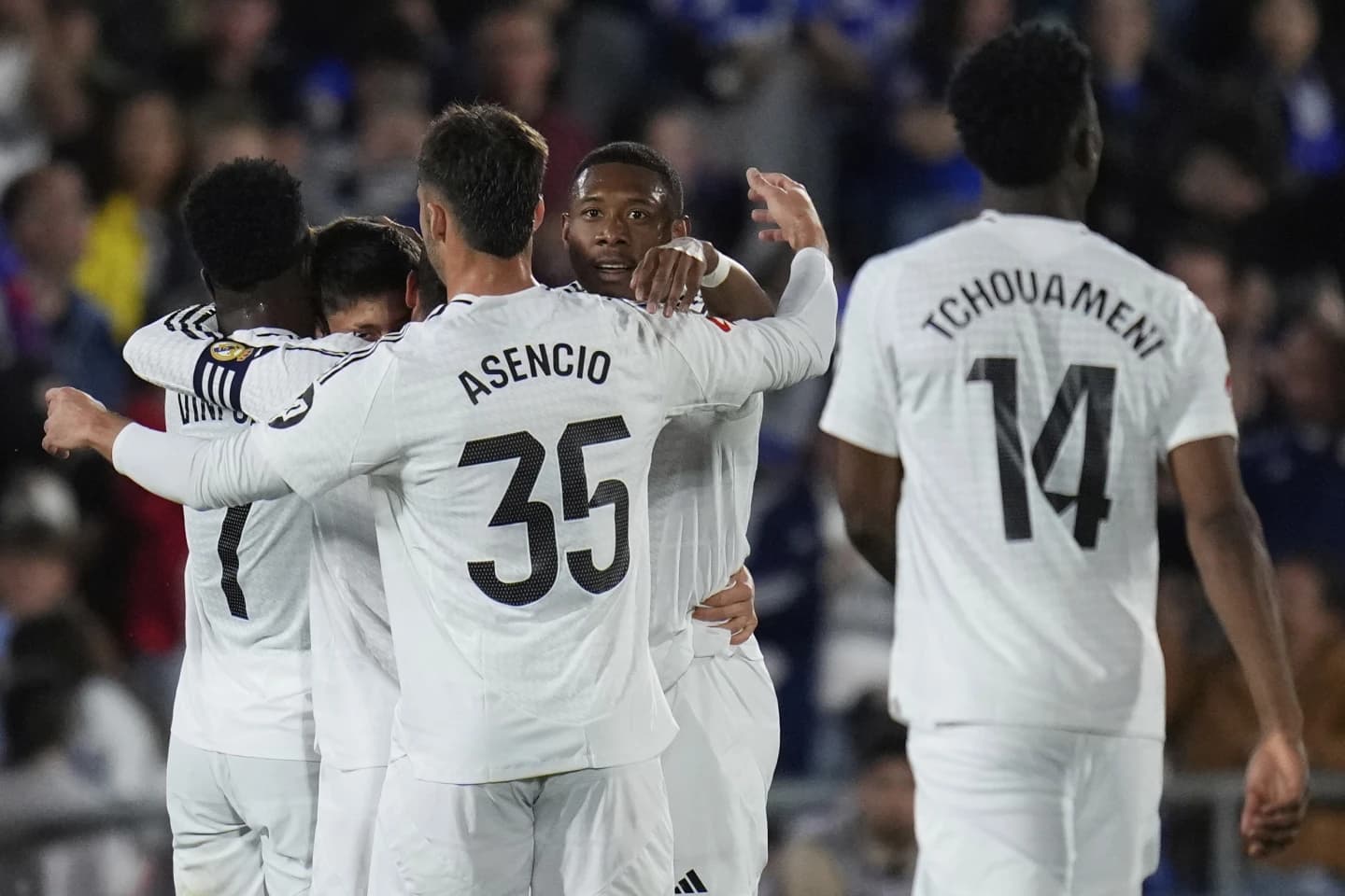 बार्सिलोनासँग अंकको दौडमा कायमै रियल