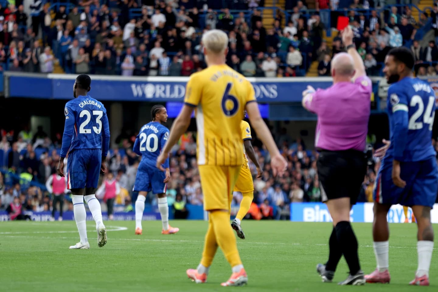 चेल्सीको संकट जारी