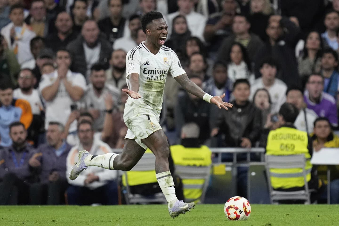 पुनरागमनसहित रियल कोपा डेल रेको फाइनलमा