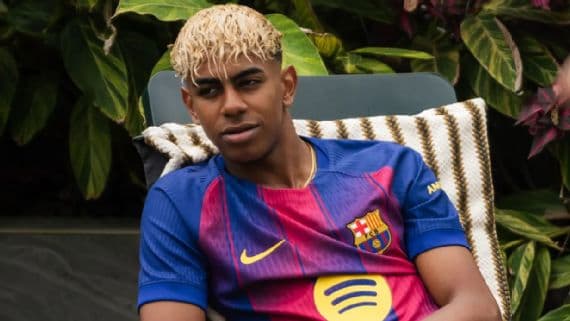 बार्सिलोनाको नयाँ घरेलु जर्सी सार्वजनिक