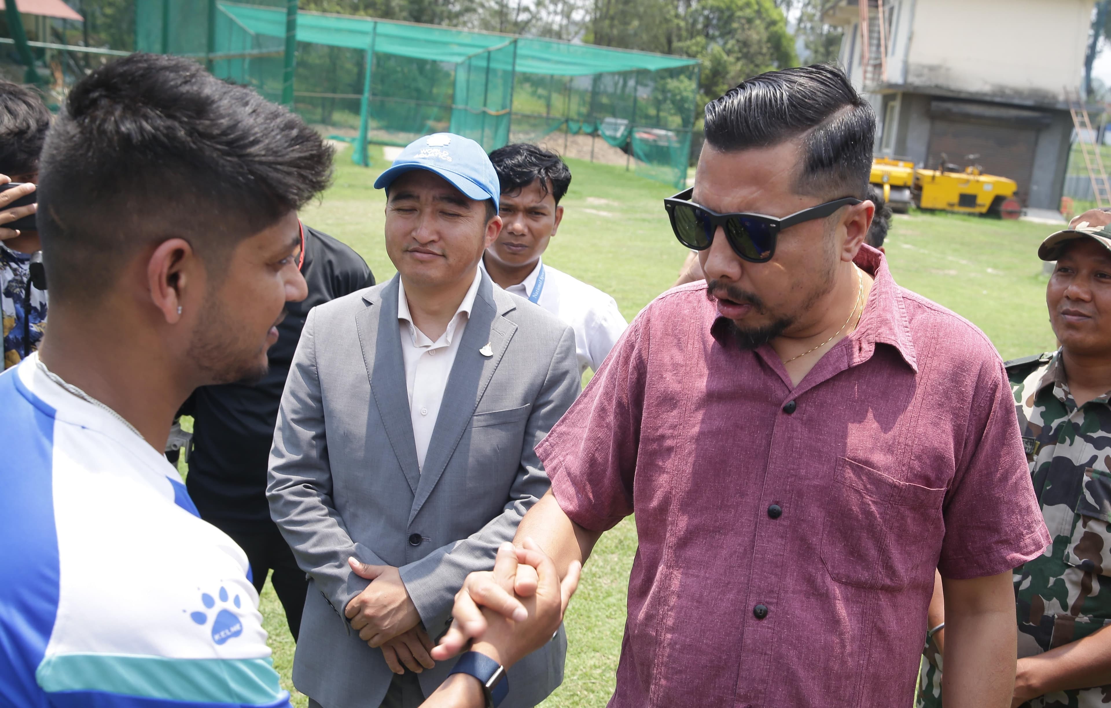 खेलकुदमन्त्रीले सन्दीपलाई भेटे