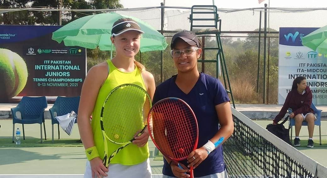 अभिलाषा र टेलरको जोडीलाई स्वर्ण